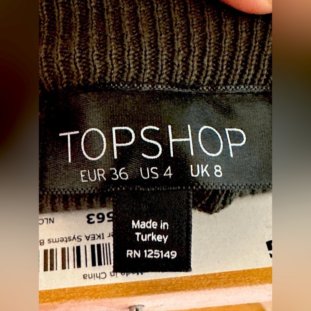 Topshop knit pencil skirt in olive color. Size 4. - Picture 2 of 3